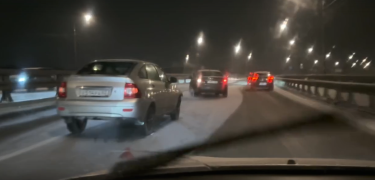 На Северной окружной в Рязани на трассе столкнулись не менее 8 автомобилей