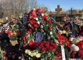 «Горе не выразить словами — мы в слезах»: как простились с преподавательницей РязГМУ, погибшей в ДТП, — репортаж с похорон