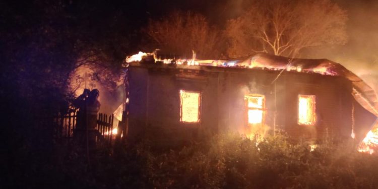 В рязанском Старожилове сгорел дом