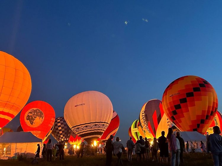 В Спасском районе на фестивале "Небо России" прошло вечернее свечение аэростатов