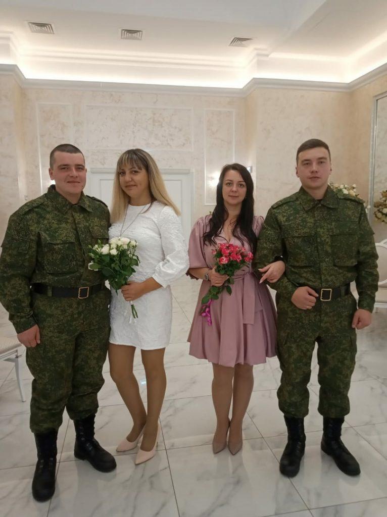 Рязанский ЗАГС поделился снимком новобрачных в военной форме