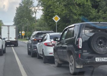 На Михайловском шоссе три автомобиля столкнулись «паровозиком»