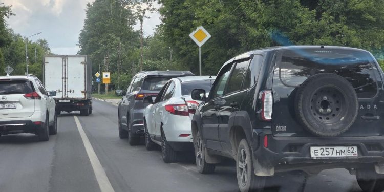На Михайловском шоссе три автомобиля столкнулись «паровозиком»