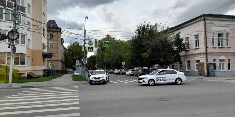 Автомобилисты пожаловались на неработающий светофор на перекрестке улиц Горького и Свободы