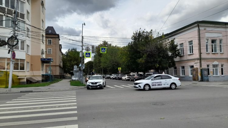 Автомобилисты пожаловались на неработающий светофор на перекрестке улиц Горького и Свободы