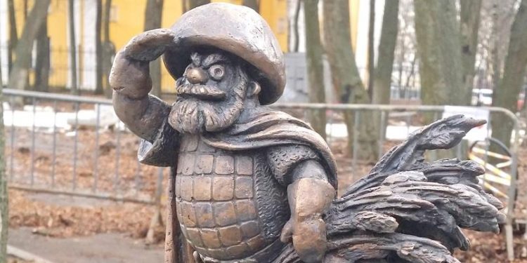 В Рязани появились еще три новые мини-скульптуры из серии «Грибы с глазами»