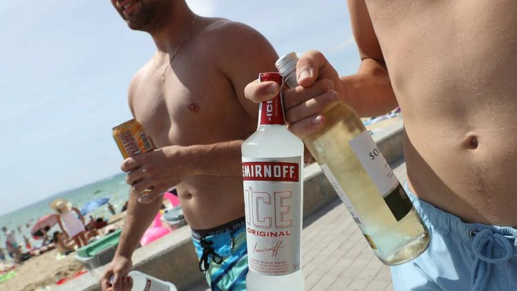На российских пляжах могут запретить продажу алкоголя