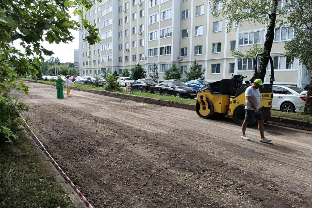 Депутат Рязанской гордумы Ворнакова проконтролировала ход ремонта дороги на улице Лизы Чайкиной