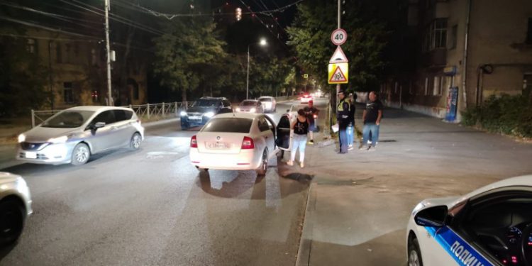 В ДТП на улице Чкалова пострадала 14-летняя пассажирка электросамоката