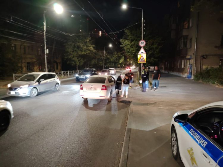 В ДТП на улице Чкалова пострадала 14-летняя пассажирка электросамоката