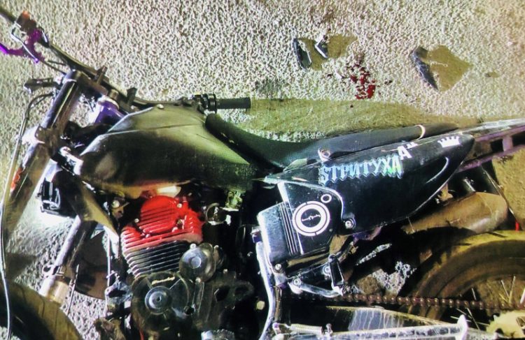 На улице Новоселов при столкновении легковушки и мотоцикла пострадали два подростка