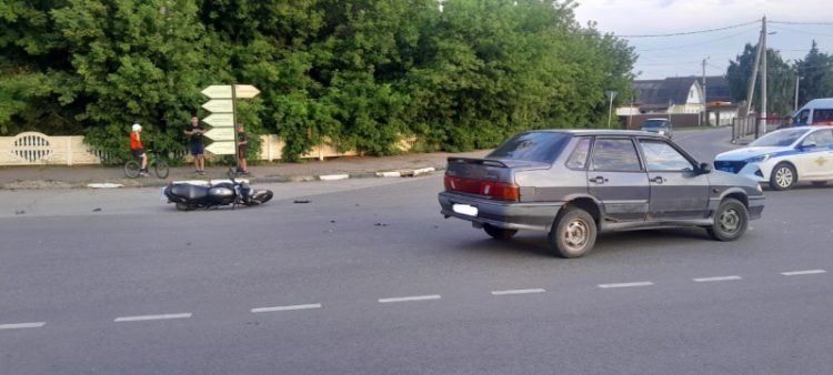 В ДТП в рязанском Сасове пострадали водитель легковушки и мотоциклист