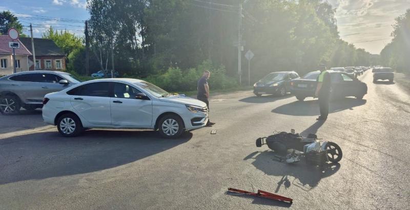 В ДТП на улице Большой пострадала 45-летняя женщина-водитель на электромопеде