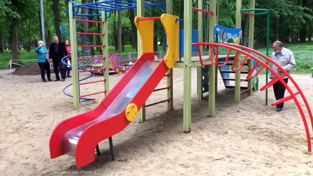 В рязанском ЦПКиО прошла комиссионная проверка детской площадки