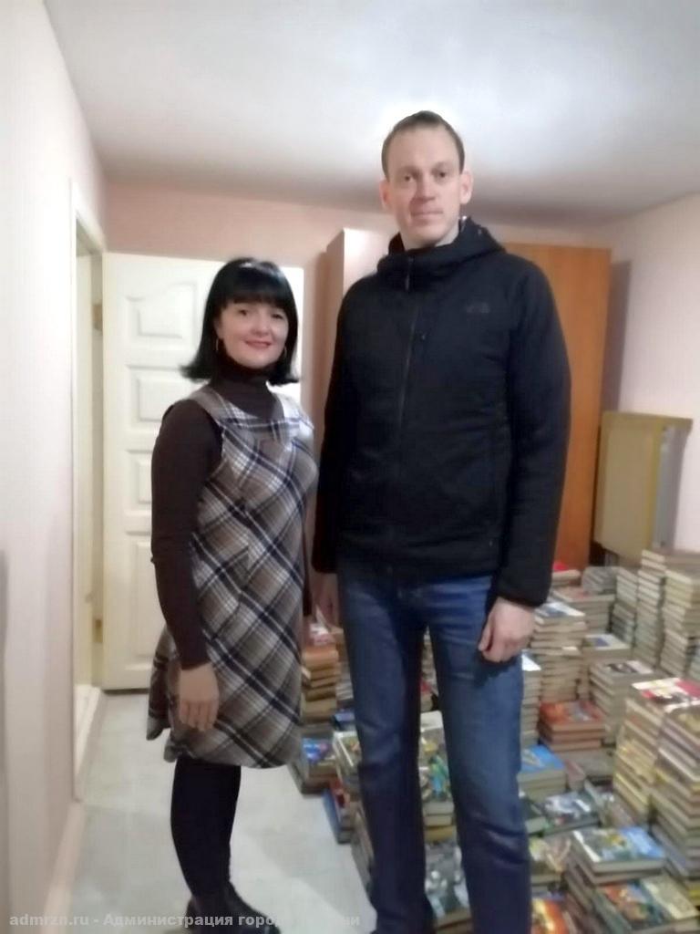 Рязанский губернатор Малков передал местной библиотеке 1000 книг