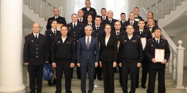 Пустовалов поздравил рязанских полицейских с Днем сотрудника органов внутренних дел Пустовалов поздравил рязанских полицейских с Днем сотрудника органов внутренних дел