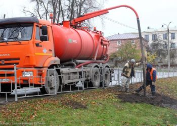 Засор канализации возле Рязанского цирка устранен Засор канализации возле Рязанского цирка устранен