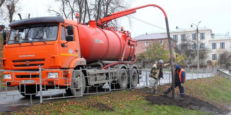 Засор канализации возле Рязанского цирка устранен