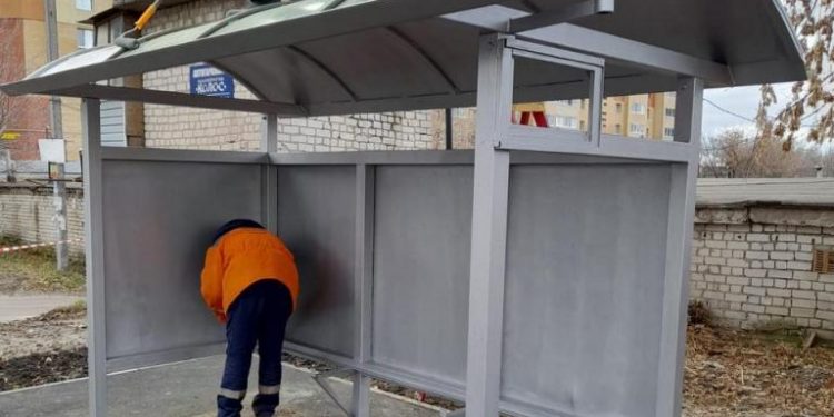 Остановочный павильон в рязанском Кальном покрасили 13 ноября