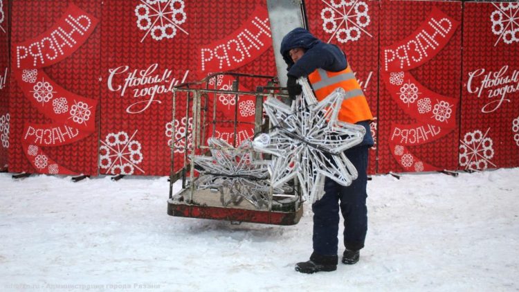 Мэрия: в Рязани продолжают наряжать новогодние ели