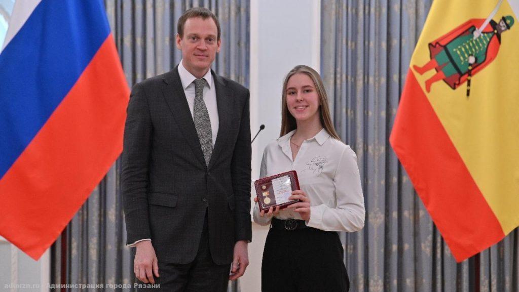 Малков вручил 50 рязанским волонтерам знак губернатора «Доброволец Рязанской области»