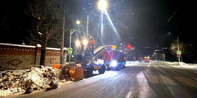 Мэрия Рязани поделилась списком улиц, с которых в ночь на 12 декабря вывезут снег