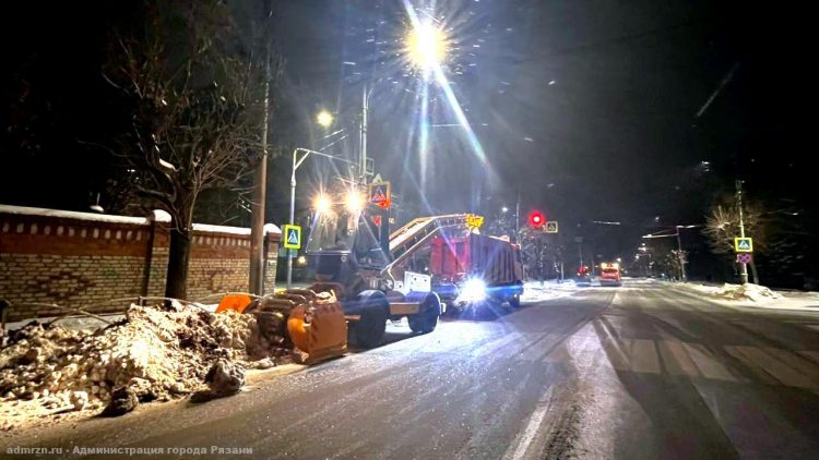 Мэрия Рязани поделилась списком улиц, с которых в ночь на 12 декабря вывезут снег
