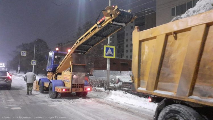 Минувшей ночью с рязанских улиц вывезли 3827 кубометров снега