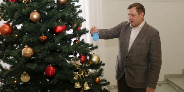 Мэр Рязани Артемов присоединился к новогодней акции «Елка желаний»