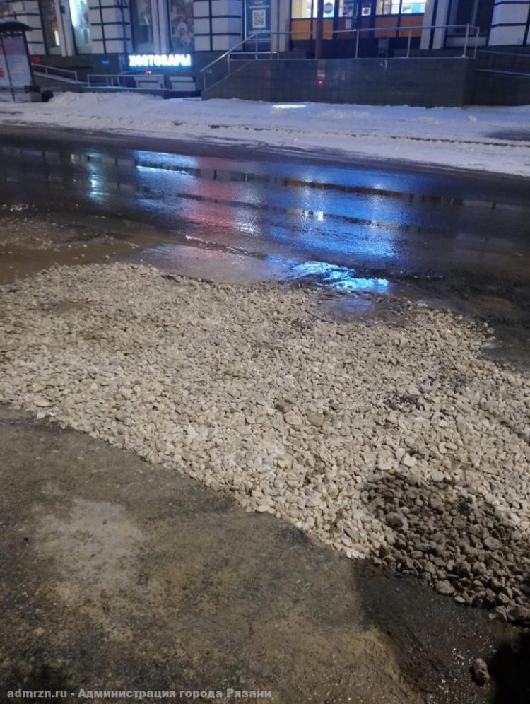 Авария на теплотрассе на улице Грибоедова полностью устранена