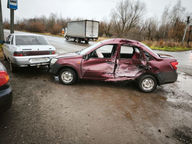В массовом ДТП в рязанском Ряжске пострадал 72-летний водитель на «Lada Granta»