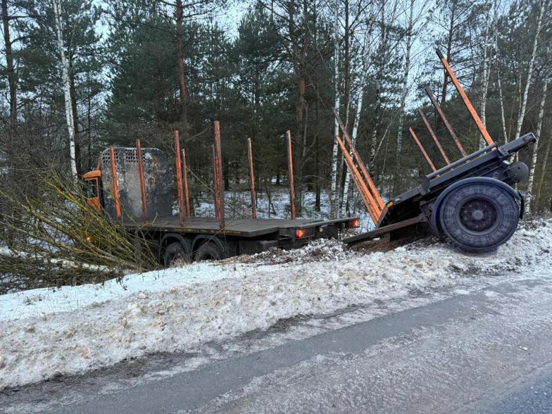 В Клепиковском районе при столкновении грузовика и легковушки погиб один человек