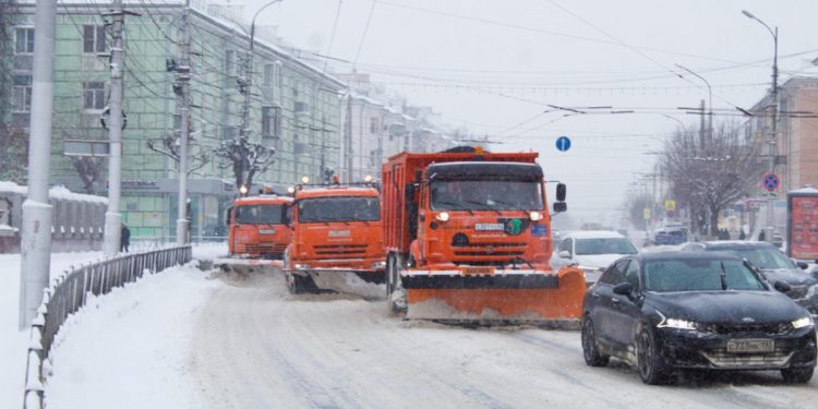 На рязанские улицы для расчистки снега выйдут 16 новых машин На рязанские улицы для расчистки снега выйдут 16 новых машин