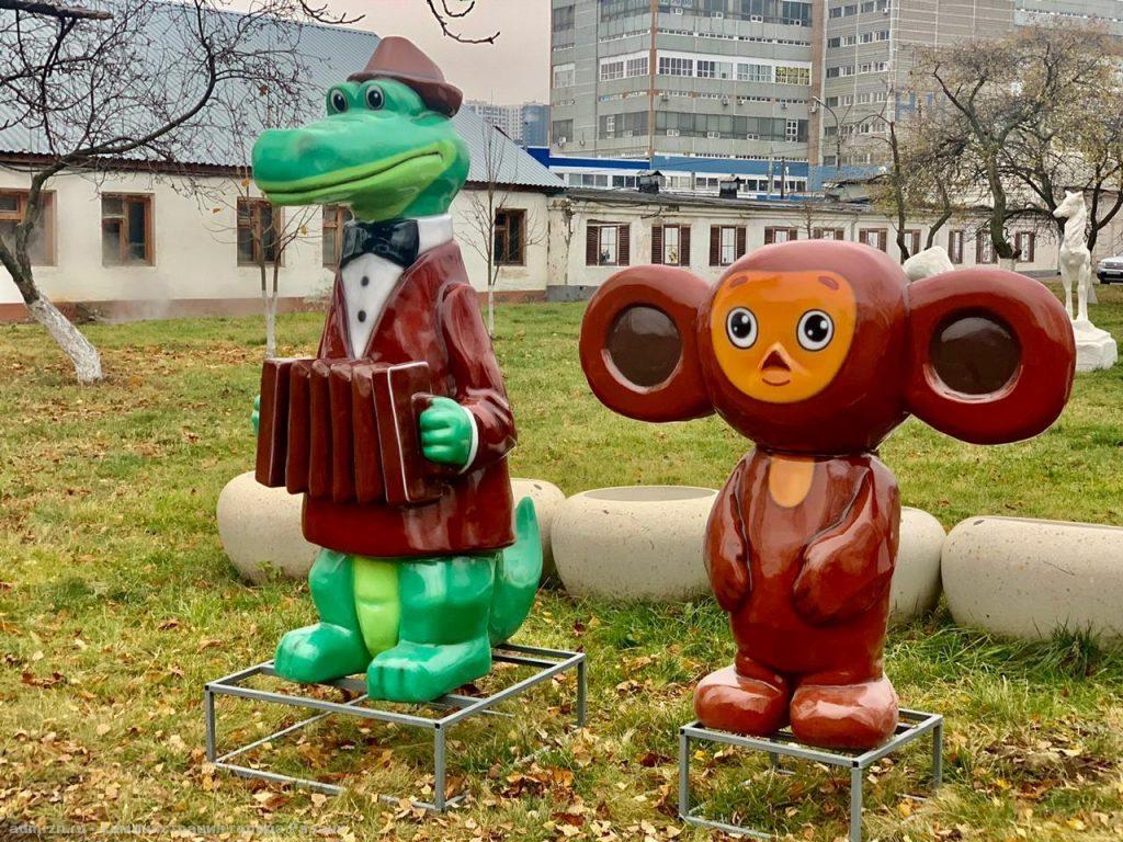 В Рязани появились скульптуры крокодила Гены и Чебурашки