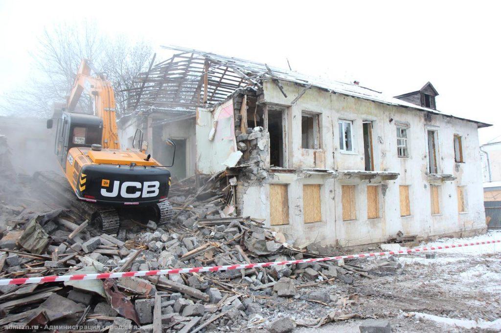 Работы по сносу аварийного дома в центре Рязани завершатся до конца недели