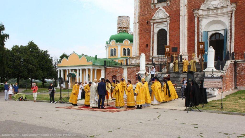 В Рязанском кремле прошел молебен в честь Дня ВДВ