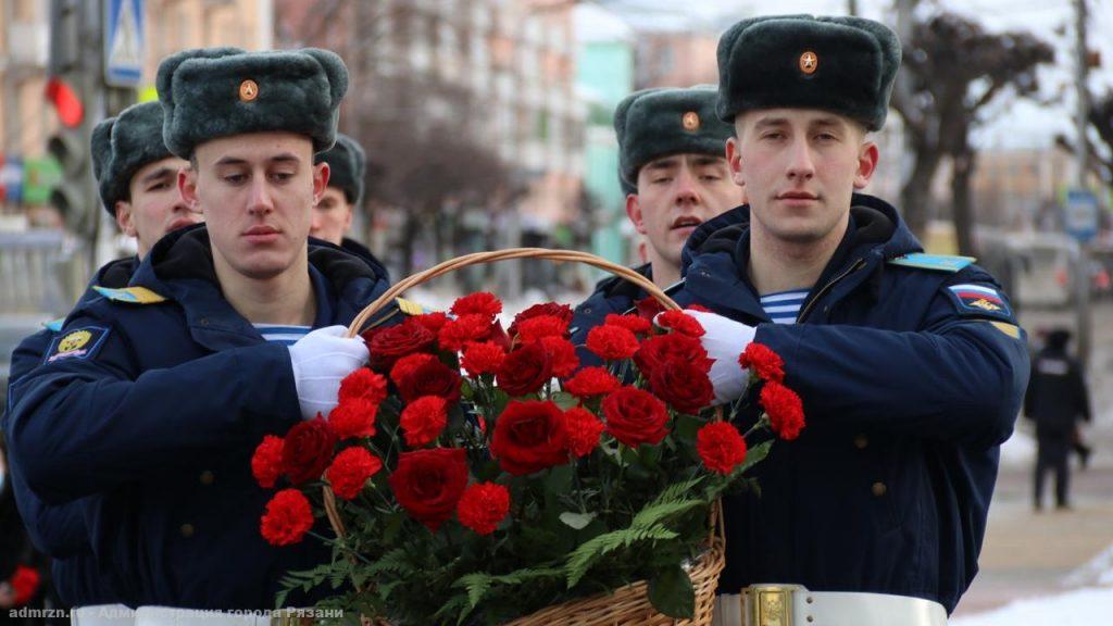 Рязанцы возложили цветы в честь 79-й годовщины победы в Сталинградской битве