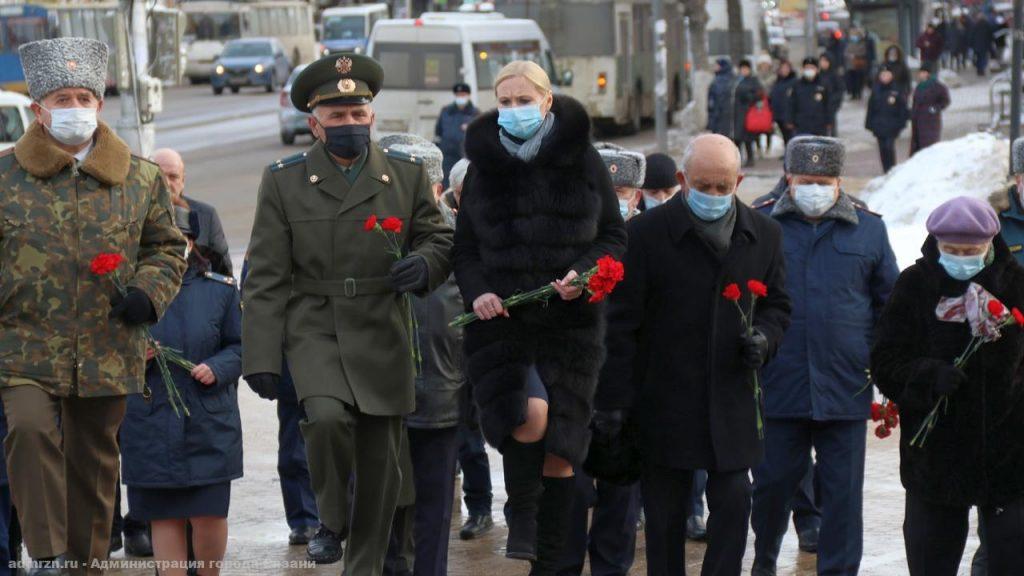 Рязанцы возложили цветы в честь 79-й годовщины победы в Сталинградской битве