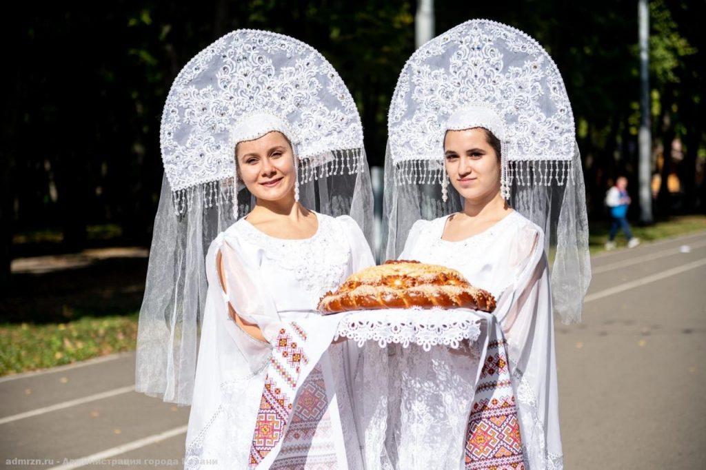 В рязанском Лесопарке завершился первый день фестиваля урожая "Спожинки"