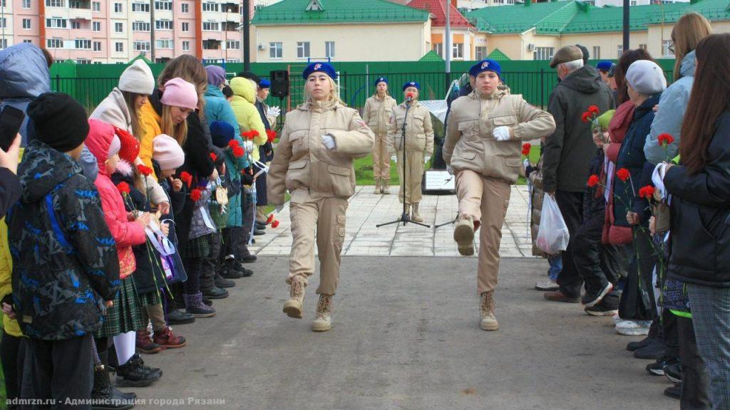 В Васильевском переулке открыли сквер, посвященный летчикам-героям ВОВ