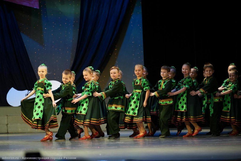 В рязанском Дворце молодежи прошел фестиваль детского танца "Черный котенок"