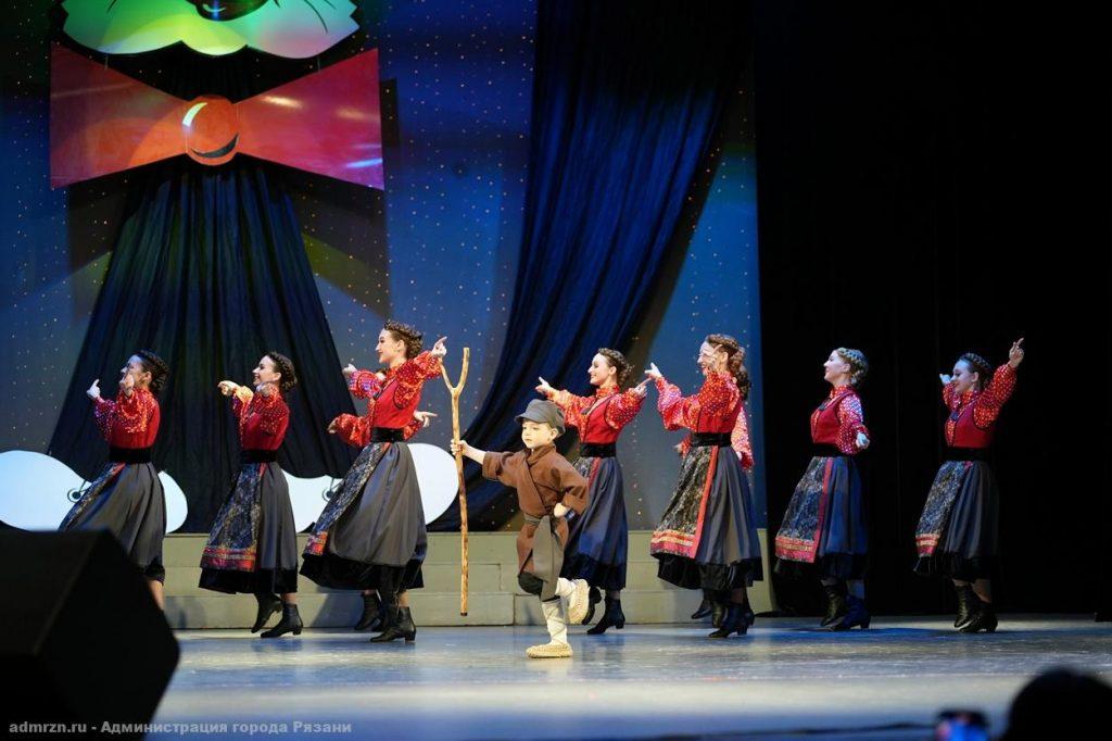 В рязанском Дворце молодежи прошел фестиваль детского танца "Черный котенок"