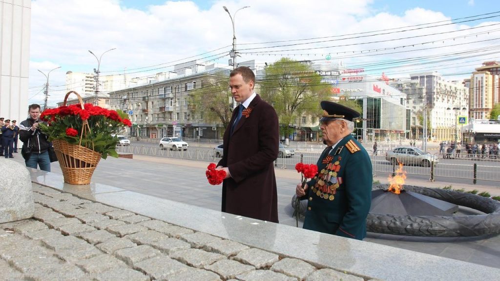 Рязанцы возложили цветы к Вечному огю в День Победы