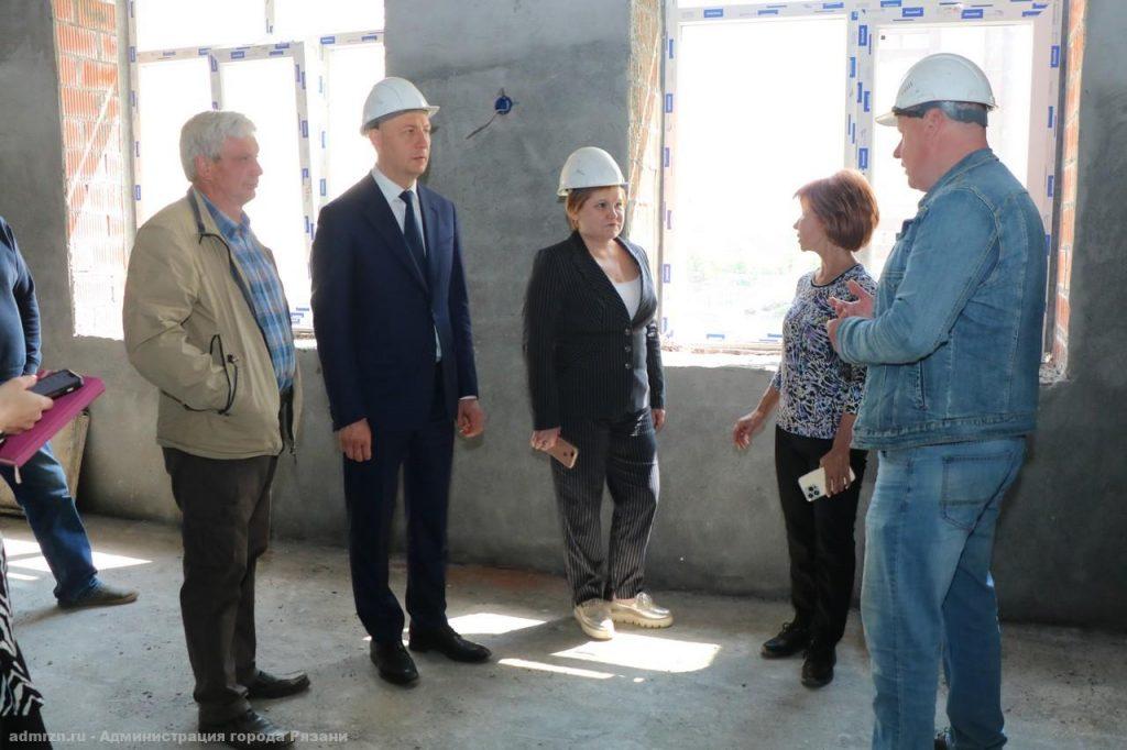 Мэр Рязани проконтролировала ход строительства детсада в Семчине