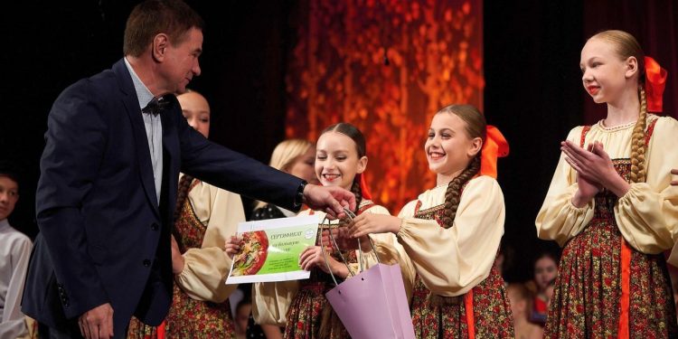 В рязанском МКЦ подвели итоги XXI Всероссийского фестиваля-конкурса "Есенинская Русь" В рязанском МКЦ подвели итоги XXI Всероссийского фестиваля-конкурса «Есенинская Русь»