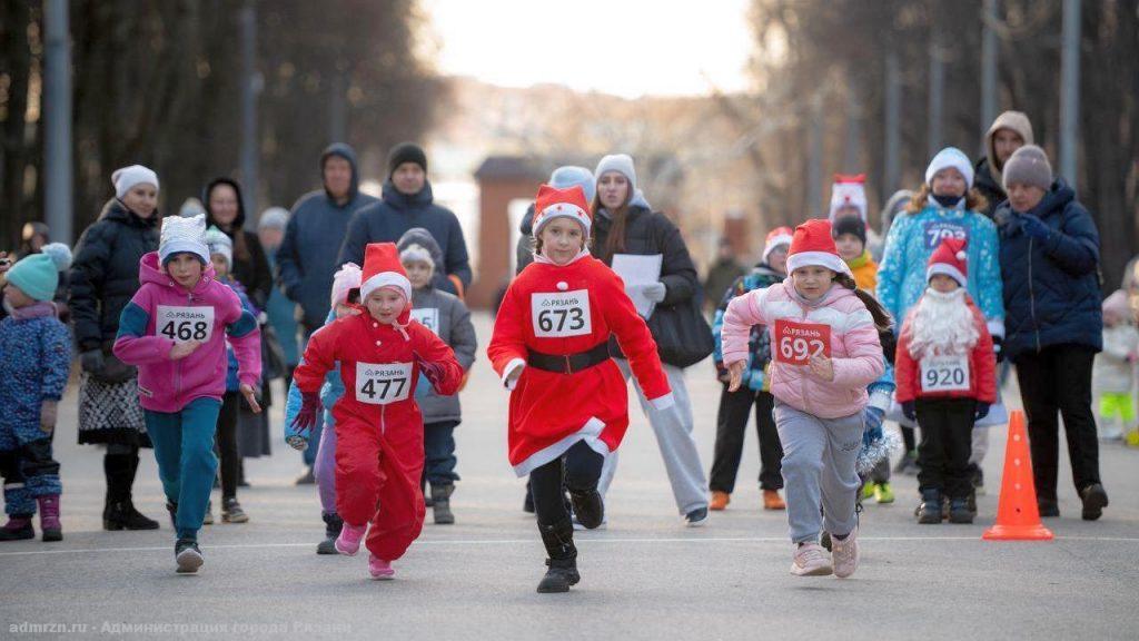 Рязанцы приняли участие в забеге, посвященном дню рождения Деда Мороза