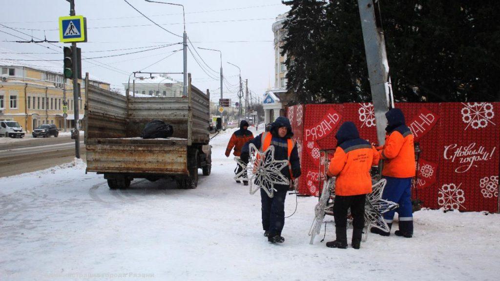 Мэрия: в Рязани продолжают наряжать новогодние ели