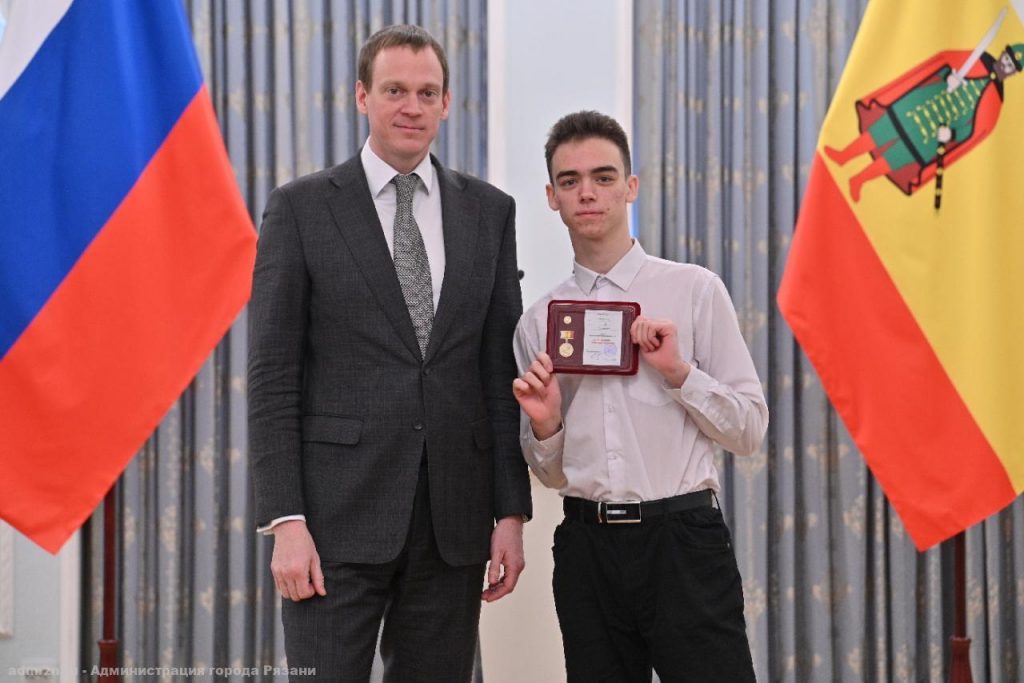 Малков вручил 50 рязанским волонтерам знак губернатора «Доброволец Рязанской области»
