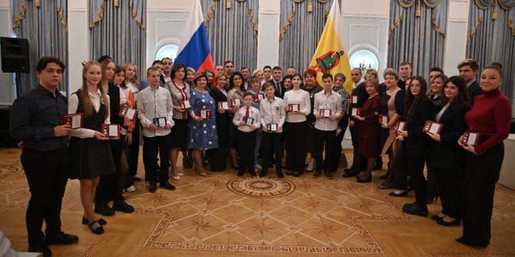 Малков вручил 50 рязанским волонтерам знак губернатора «Доброволец Рязанской области»