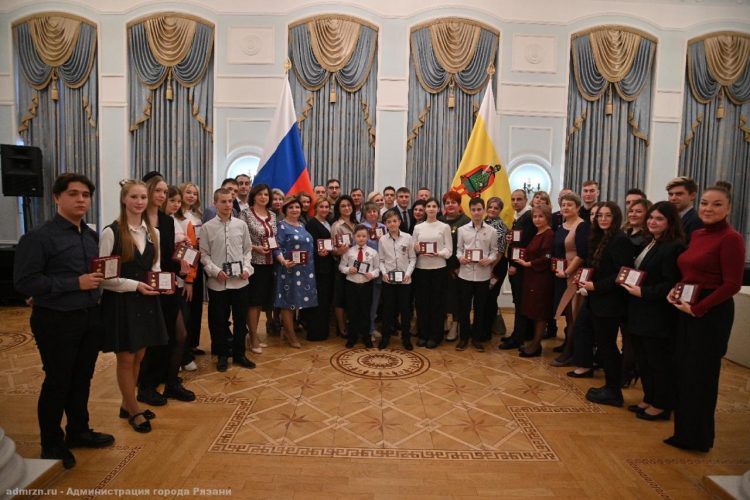 Малков вручил 50 рязанским волонтерам знак губернатора «Доброволец Рязанской области»